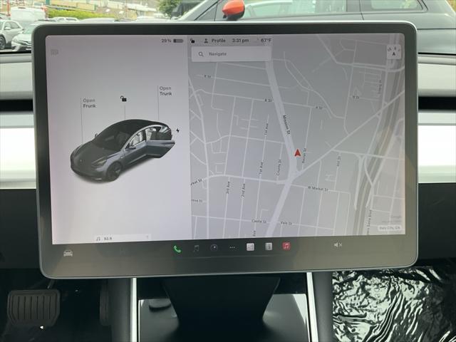 Photo of 2019 Midnight Silver Metallic Tesla Model 3
