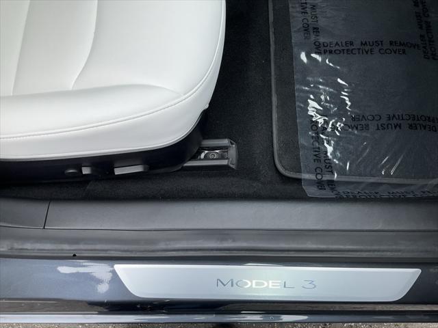 Photo of 2019 Midnight Silver Metallic Tesla Model 3
