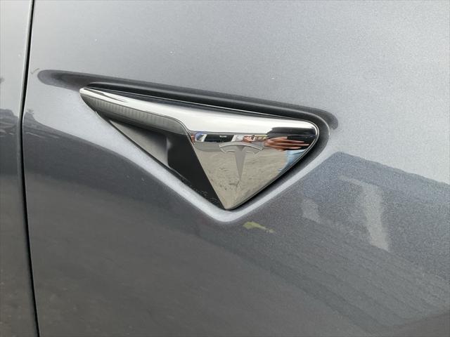 Photo of 2019 Midnight Silver Metallic Tesla Model 3