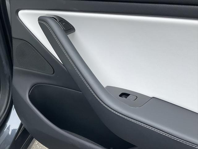 Photo of 2019 Midnight Silver Metallic Tesla Model 3