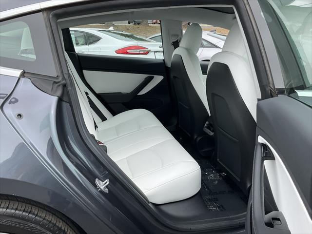 Photo of 2019 Midnight Silver Metallic Tesla Model 3