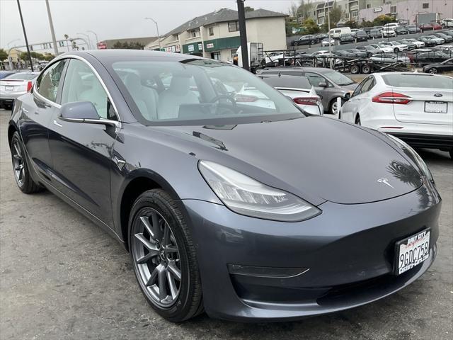Photo of 2019 Midnight Silver Metallic Tesla Model 3