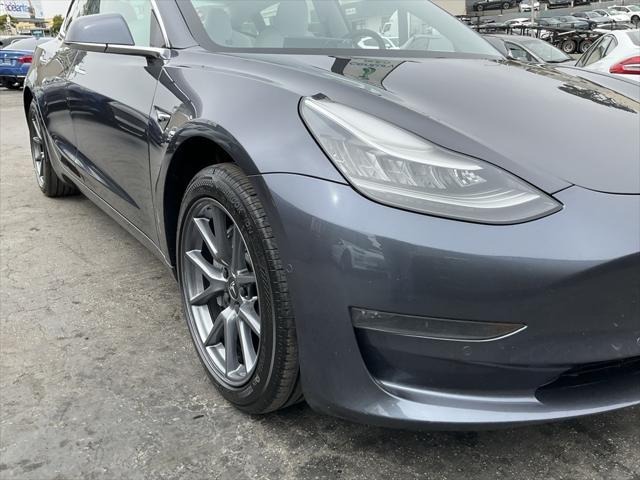 Photo of 2019 Midnight Silver Metallic Tesla Model 3