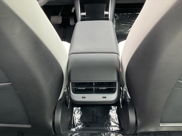 Photo of 2019 Midnight Silver Metallic Tesla Model 3