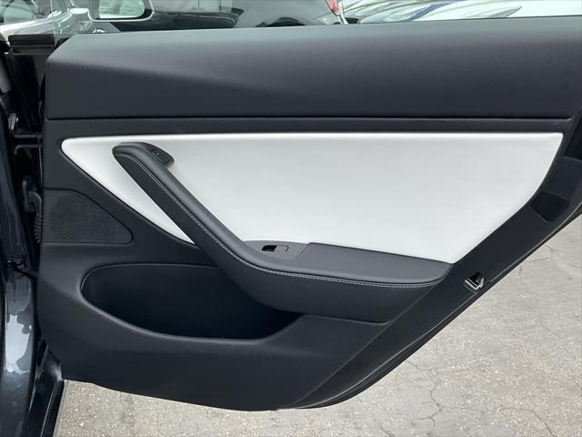 Photo of 2019 Midnight Silver Metallic Tesla Model 3