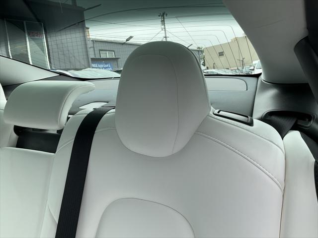 Photo of 2019 Midnight Silver Metallic Tesla Model 3