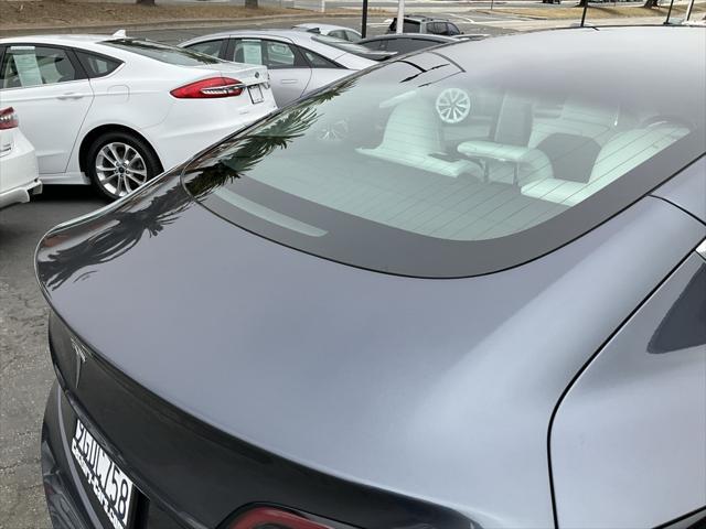 Photo of 2019 Midnight Silver Metallic Tesla Model 3