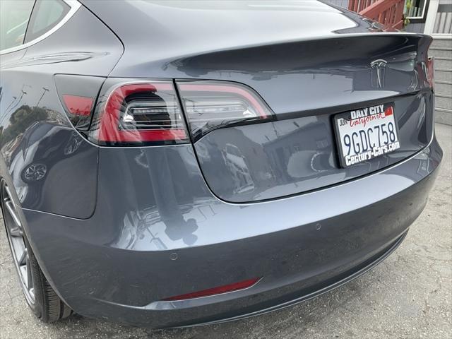 Photo of 2019 Midnight Silver Metallic Tesla Model 3