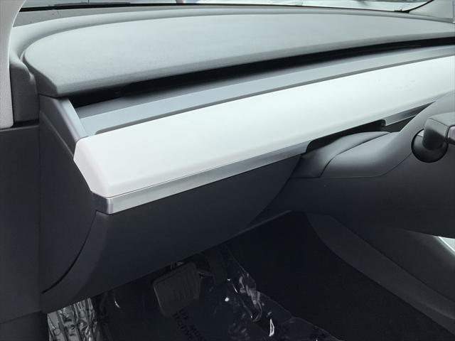 Photo of 2019 Midnight Silver Metallic Tesla Model 3