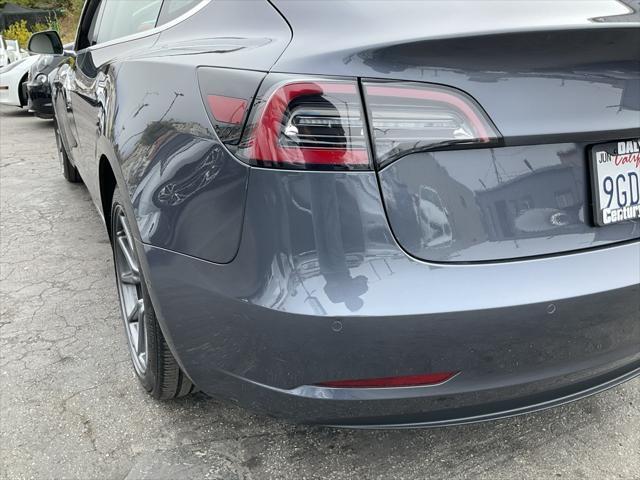 Photo of 2019 Midnight Silver Metallic Tesla Model 3
