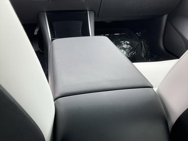 Photo of 2019 Midnight Silver Metallic Tesla Model 3