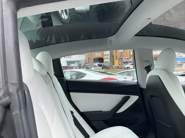 Photo of 2019 Midnight Silver Metallic Tesla Model 3