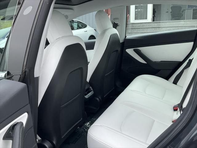 Photo of 2019 Midnight Silver Metallic Tesla Model 3