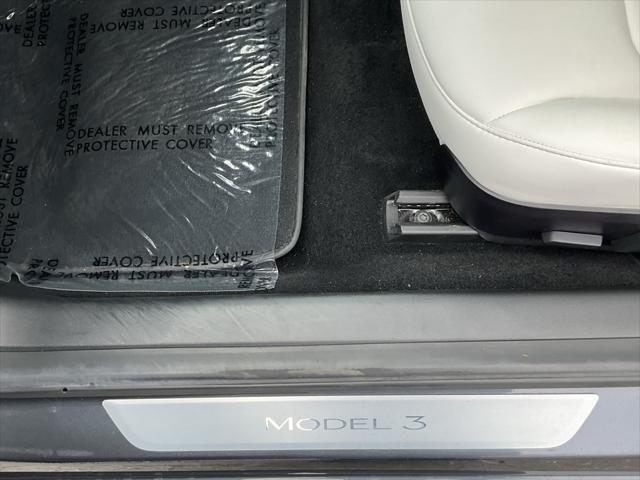 Photo of 2019 Midnight Silver Metallic Tesla Model 3