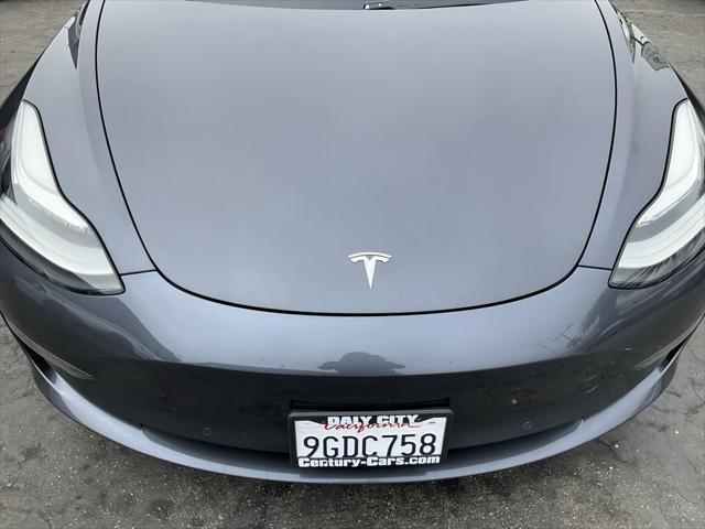 Photo of 2019 Midnight Silver Metallic Tesla Model 3