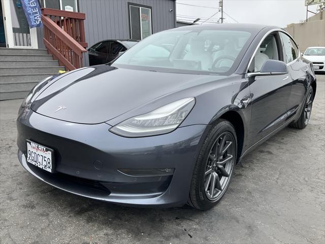 Photo of 2019 Midnight Silver Metallic Tesla Model 3