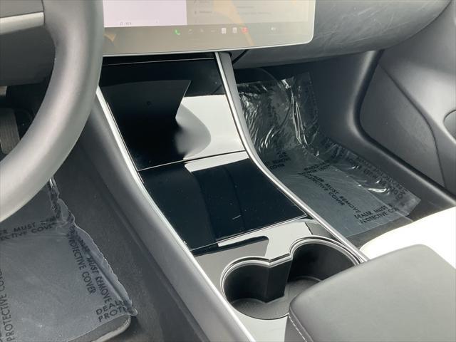 Photo of 2019 Midnight Silver Metallic Tesla Model 3