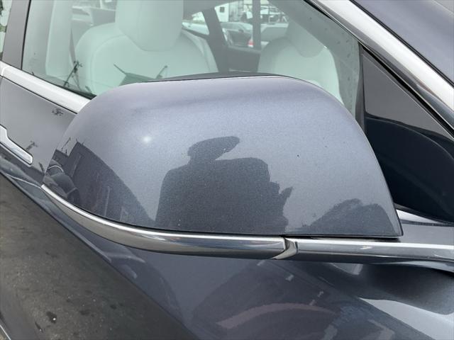 Photo of 2019 Midnight Silver Metallic Tesla Model 3