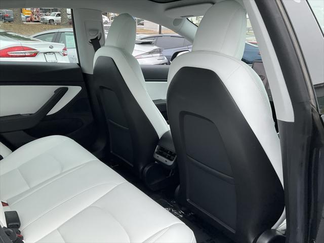 Photo of 2019 Midnight Silver Metallic Tesla Model 3