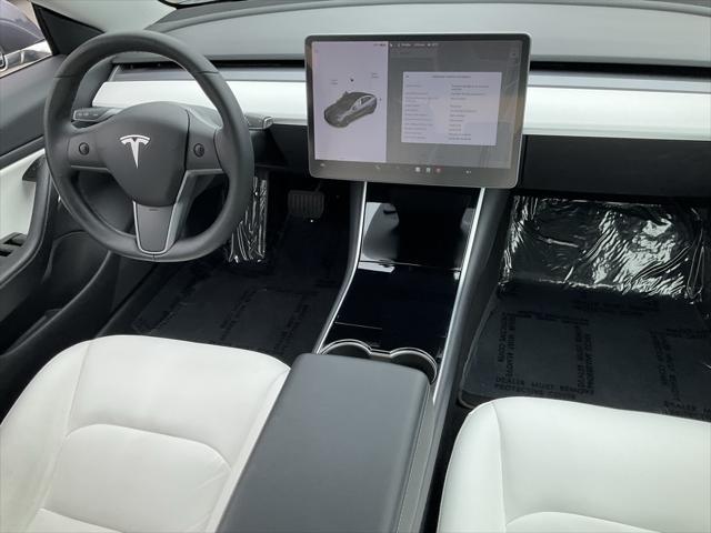 Photo of 2019 Midnight Silver Metallic Tesla Model 3