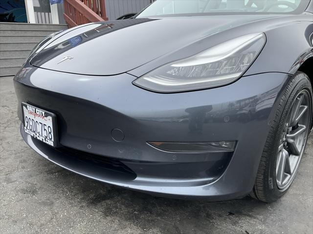 Photo of 2019 Midnight Silver Metallic Tesla Model 3