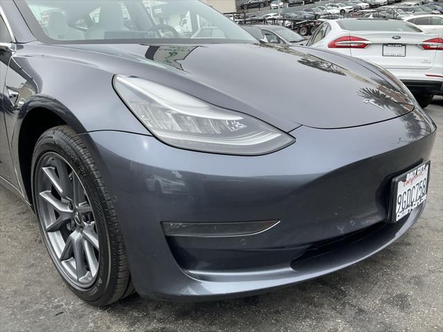 Photo of 2019 Midnight Silver Metallic Tesla Model 3