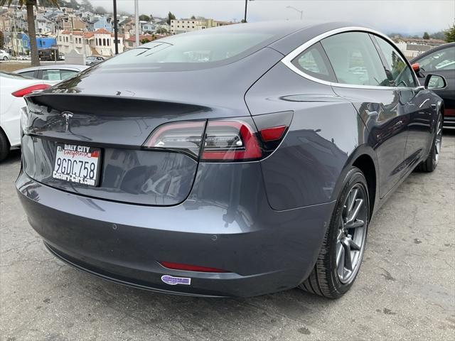 Photo of 2019 Midnight Silver Metallic Tesla Model 3
