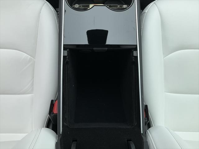 Photo of 2019 Midnight Silver Metallic Tesla Model 3