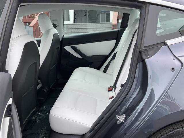 Photo of 2019 Midnight Silver Metallic Tesla Model 3