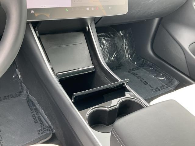 Photo of 2019 Midnight Silver Metallic Tesla Model 3