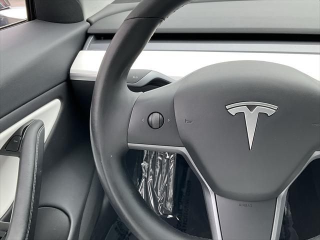 Photo of 2019 Midnight Silver Metallic Tesla Model 3