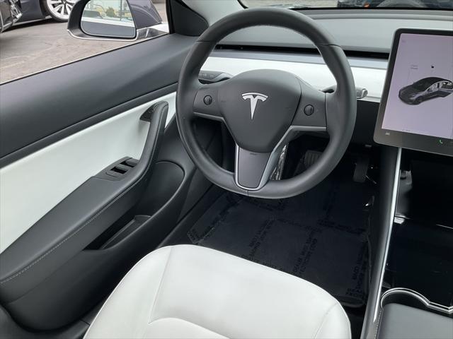 Photo of 2019 Midnight Silver Metallic Tesla Model 3