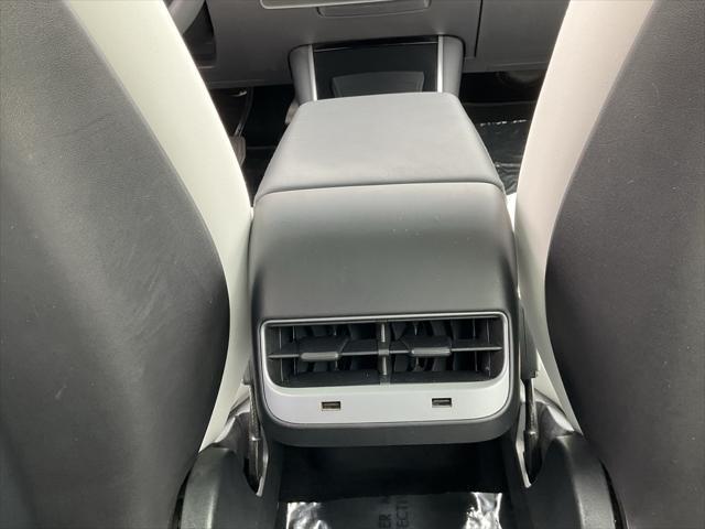 Photo of 2019 Midnight Silver Metallic Tesla Model 3