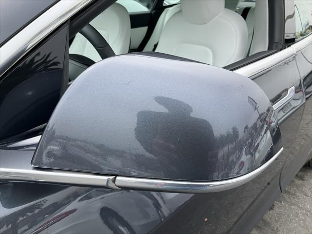 Photo of 2019 Midnight Silver Metallic Tesla Model 3