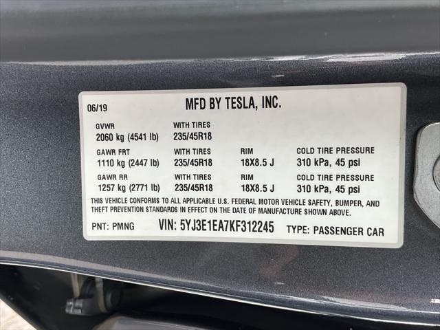 Photo of 2019 Midnight Silver Metallic Tesla Model 3