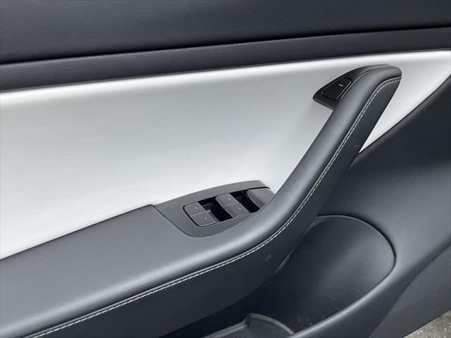 Photo of 2019 Midnight Silver Metallic Tesla Model 3