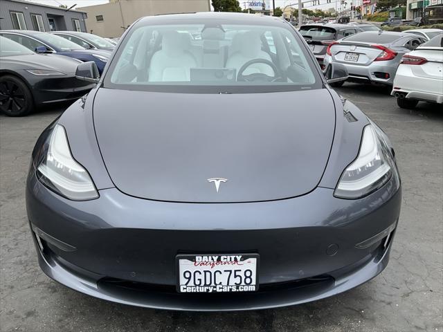 Photo of 2019 Midnight Silver Metallic Tesla Model 3
