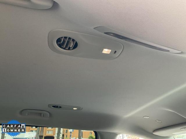 Photo of 2021 Bright White Clearcoat Chrysler Pacifica Hybrid