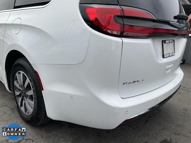 Photo of 2021 Bright White Clearcoat Chrysler Pacifica Hybrid