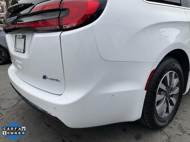 Photo of 2021 Bright White Clearcoat Chrysler Pacifica Hybrid