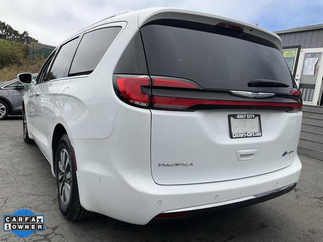 Photo of 2021 Bright White Clearcoat Chrysler Pacifica Hybrid