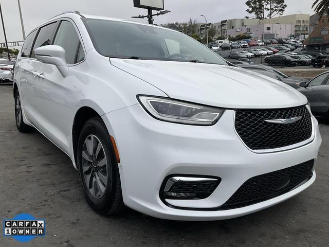 Photo of 2021 Bright White Clearcoat Chrysler Pacifica Hybrid