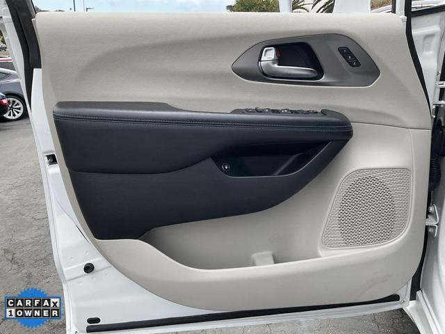 Photo of 2021 Bright White Clearcoat Chrysler Pacifica Hybrid