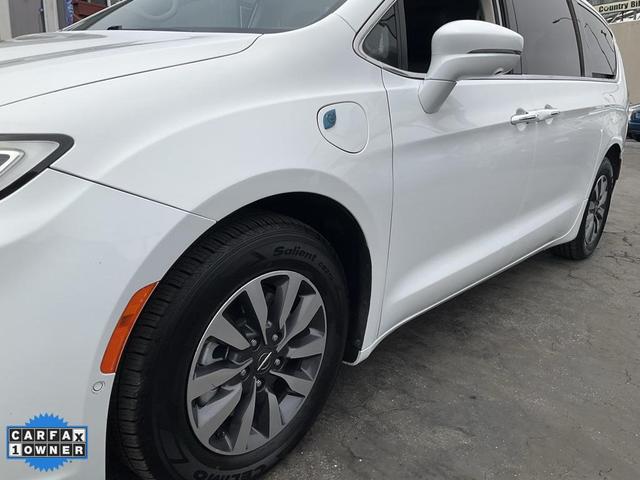 Photo of 2021 Bright White Clearcoat Chrysler Pacifica Hybrid