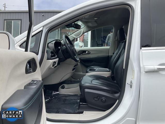 Photo of 2021 Bright White Clearcoat Chrysler Pacifica Hybrid