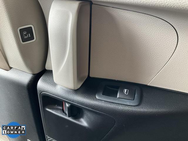 Photo of 2021 Bright White Clearcoat Chrysler Pacifica Hybrid