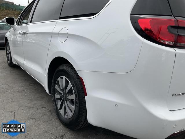 Photo of 2021 Bright White Clearcoat Chrysler Pacifica Hybrid