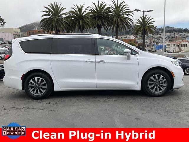 Photo of 2021 Bright White Clearcoat Chrysler Pacifica Hybrid