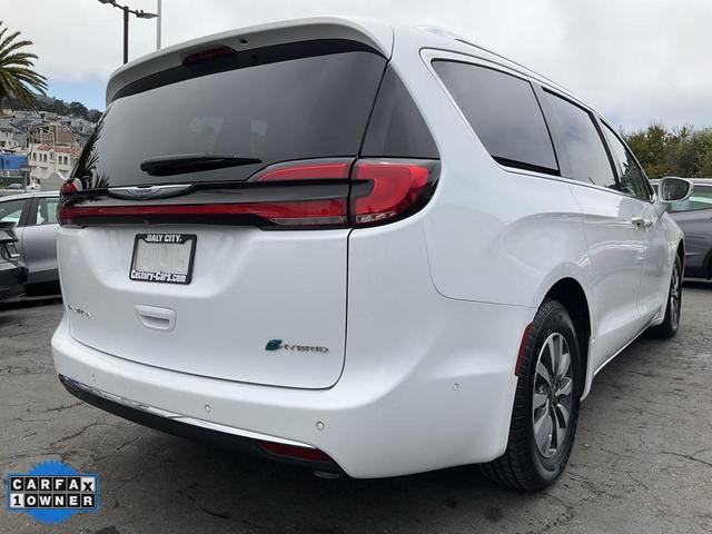 Photo of 2021 Bright White Clearcoat Chrysler Pacifica Hybrid