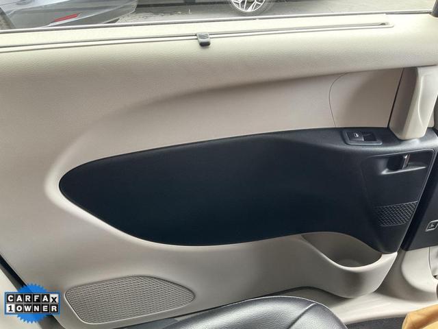 Photo of 2021 Bright White Clearcoat Chrysler Pacifica Hybrid